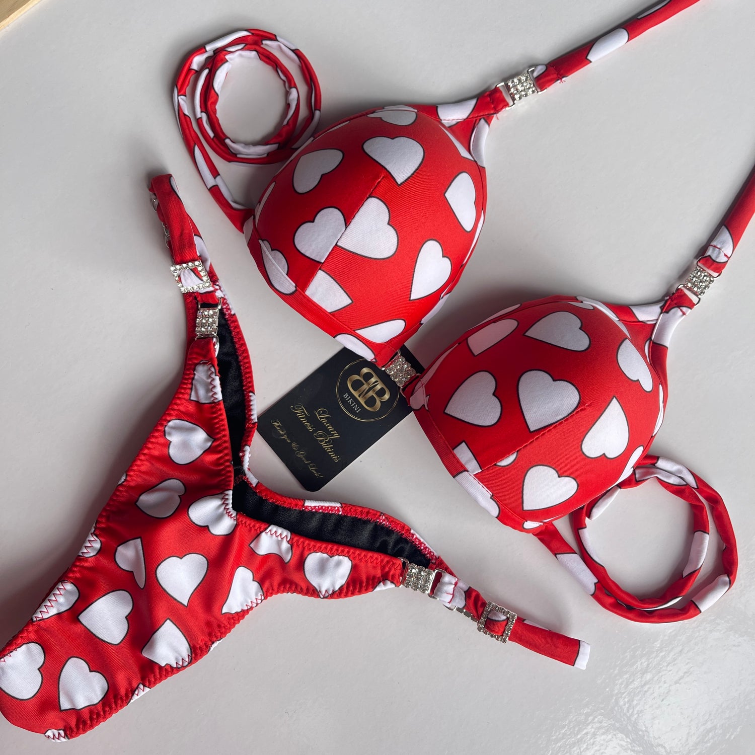 Res heart posing bikini with adjustable bortoms