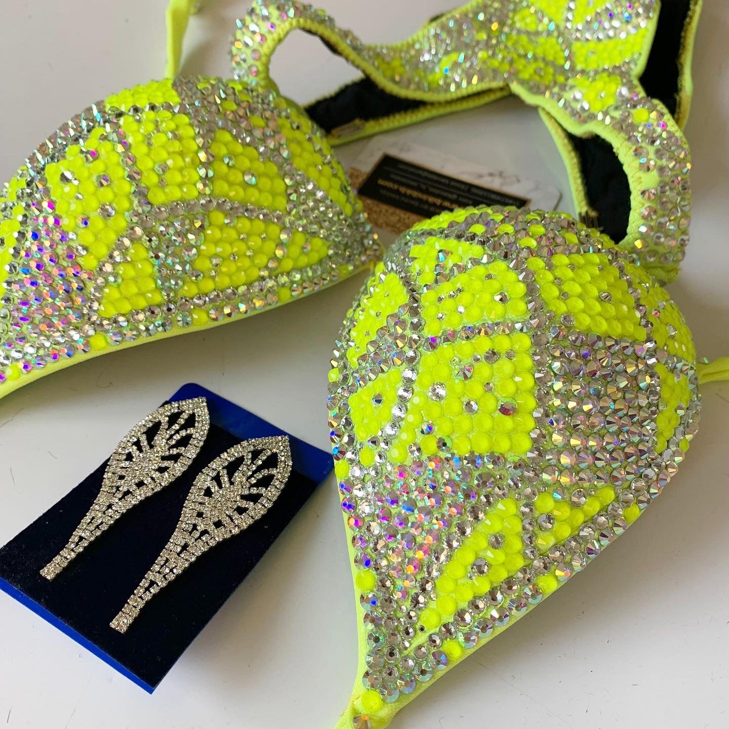 Neon yellow Bodyfitness Competition Suit (605)